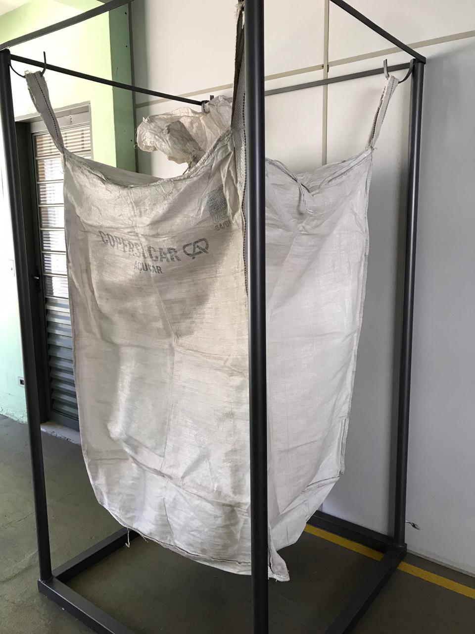 Saco de Ráfia Usado Trust Bag